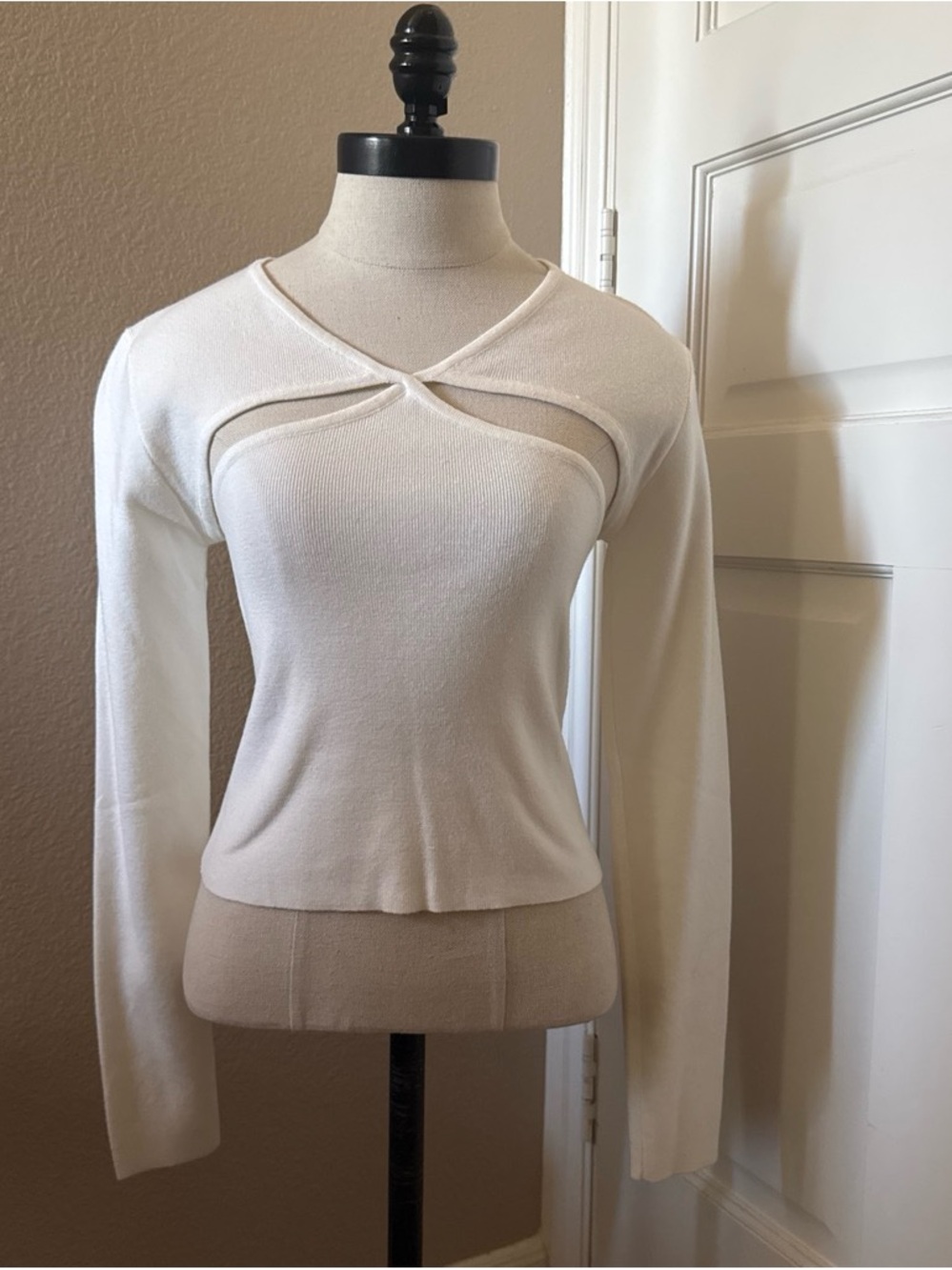 Forever 21 Front Cut Out Detail Long Sleeve Top